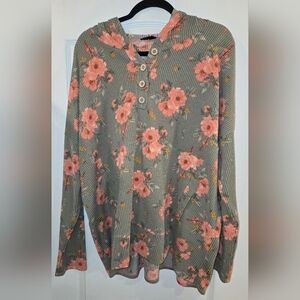 Like NEW, Womens Floral top Size Large
